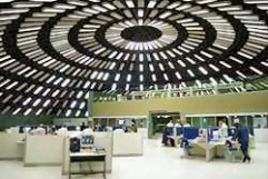 Data Center: portas blindadas, cartões inteligentes, câmeras e impressões digitais. - Imagem: © Cleo Velleda