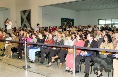 Centenas de prefeitos vieram assinar os convênios do Programa, no Palácio dos Bandeirantes. - Imagem: © Sérgio Andrade