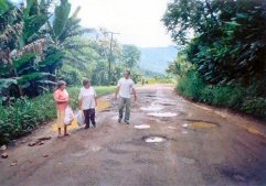 Vereador ouve queixas da população e garante providências. - Imagem: © Divulgação