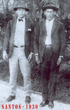 Romualdo e seu filho, na cidade de Santos, SP. 1930. - Imagem:  Arquivo Nen Velloso