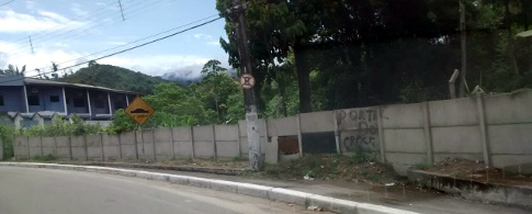 `Portal do crack´, SP-125, nas proximidades do trevo da BR-101, em Ubatuba. Imagem: © RF UbaWeb