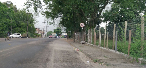 Avenida Pacaembu, região central de Ubatuba, SP. - Imagem: © UbaWeb