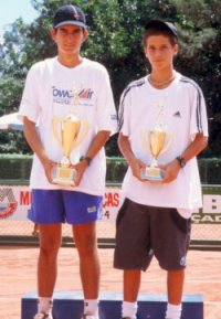 A esquerda, Wagner Nascimento recebendo premiação de Campeão Brasileiro da Etapa de Uberaba - Foto: Gerson do Nascimento